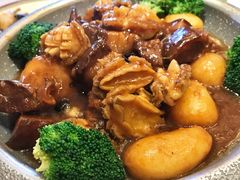 小土豆肉焖鲍鱼-卫鼎轩·家宴(水上公园店)