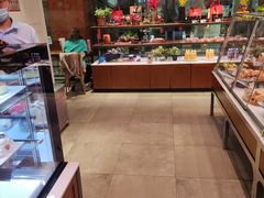 面包甜点陈列柜-巴黎贝甜(五月花广场店)