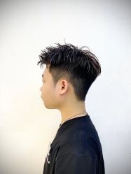 -一家只做男发烫染的店