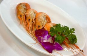 Suzhou-style Steamed Drunk Lobster