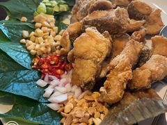 -Chom Cafe and Restaurant