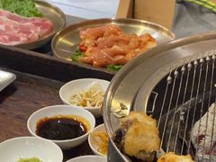 -围炉肉舍•炭烤活鳗•丹东海鲜烤肉(步行街店)