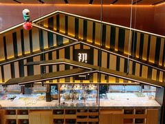面包甜点陈列柜-初蓉丨遇见新川菜(亲贤街荣耀店)