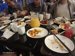 -怡豪大饭店·银顶旋转餐厅