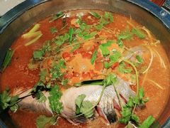 -野山舂·贵州现舂酸汤火锅(鸿通城店)