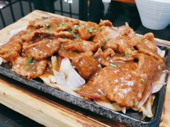 铁板黑椒牛柳-高第街56号港式餐厅·精选(世茂广场宽厚里大明湖店)