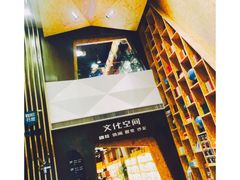 -新华里咖啡书吧(新华书店小寨店)