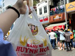 -Bánh Mì Huynh Hoa