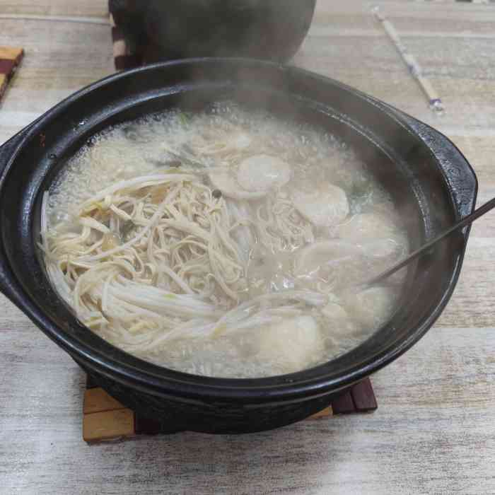 丰盛园过桥米线-"章鱼过桥米线,里面都是长方形的章鱼丸,还.