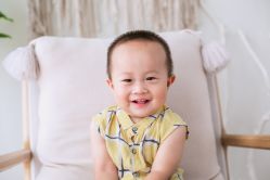 -亲吻宝贝儿童摄影