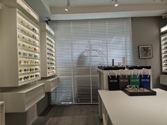 -目艮眼镜SHOWROOM(品牌集合店)