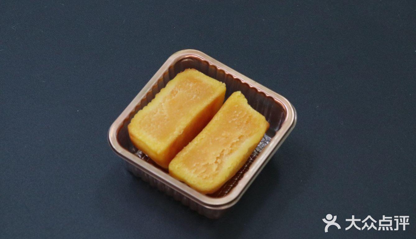半岛月饼真的好吃,虽然没有加热奶黄流心