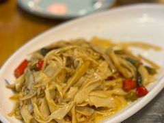 -茅台镇网红溶洞餐厅·茅帮菜馆