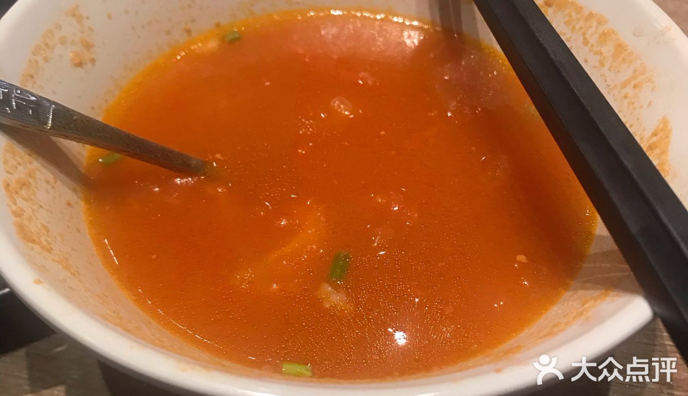 堂食只能2人并排坐，每桌还要间隔一米