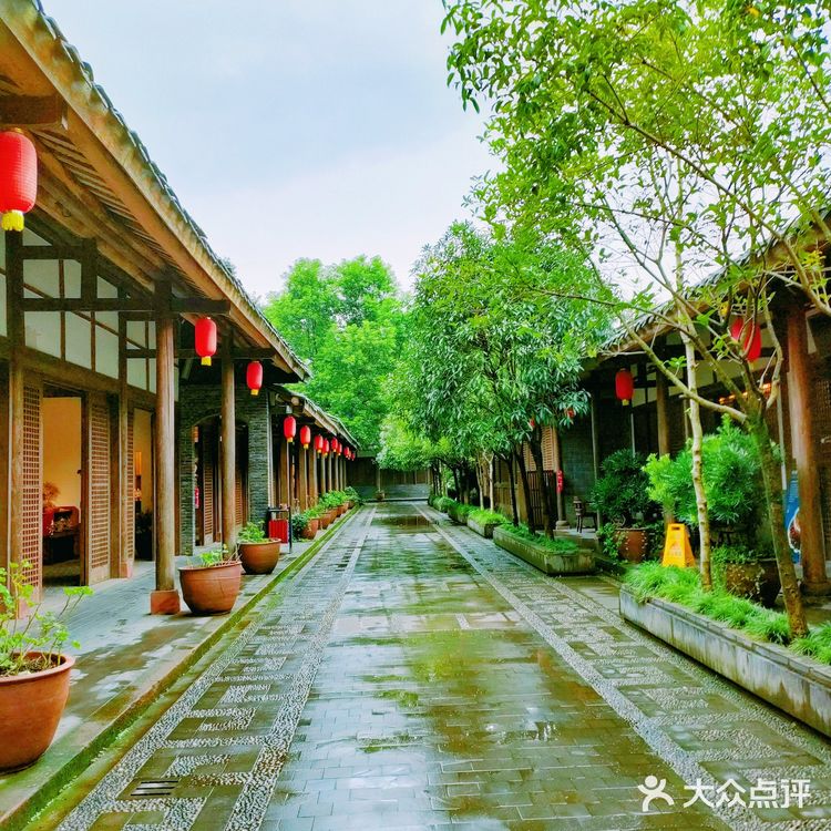 原来这里还有这么一条特色风情街｜隐藏在景区的美味💗