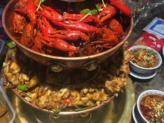 -沪小二炭火蛙锅(淮海中路美食不夜城店)