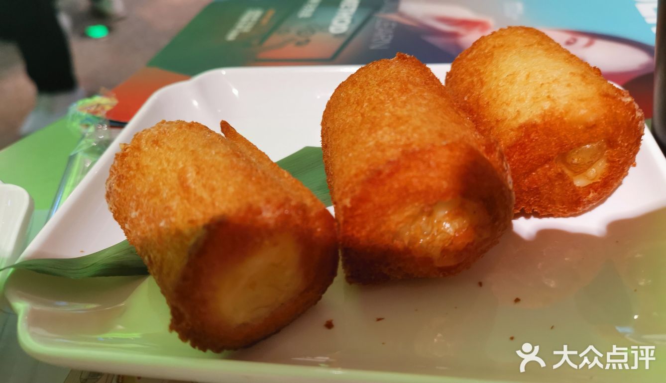 推荐招牌酥皮山楂叉烧包,香草脆鲜奶,鲍汁凤爪