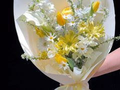 -何兮花店·气球派对鲜花店(马桥银春路万科城店)