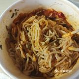 点的招牌麻辣香锅，食材新鲜丰富，藕片脆爽，鸡翅入味