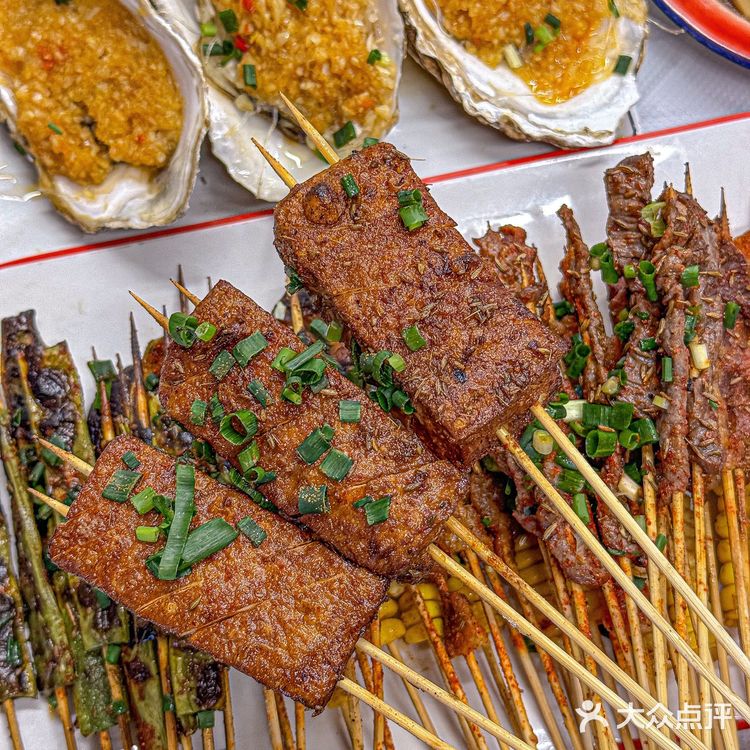 在湘江世纪城！居民楼区隐藏的宝藏烧烤大排档