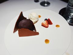 巧克力蛋糕配百香果冰淇淋-Oyster Talks 四度蚝法餐厅