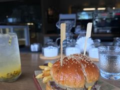 -三勾JJJ Burger&Coffee(梅溪湖店)