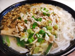 酸菜鸡丝豚骨米线-蒙小妹骨汤饭.米线(新光路店)