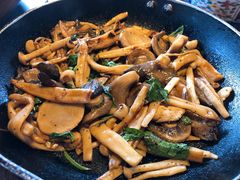 橄榄油煎三种菇-庆春朴门(前滩太古里店)
