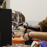景田三巨头旁边开了家咖啡店，来认了个新字: 罧！