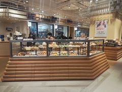 面包甜点陈列柜-七鲜超市(瑞虹天地太阳宫店)