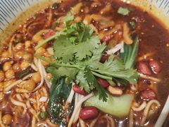 大勺肉酱酸辣粉-遇见小面(东方宝泰店)