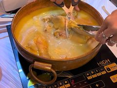 -鲜入围煮花胶鸡海鲜火锅