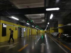 -白玉兰广场停车场