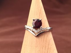 -威德钻石-克拉钻大本营(南京东路店)