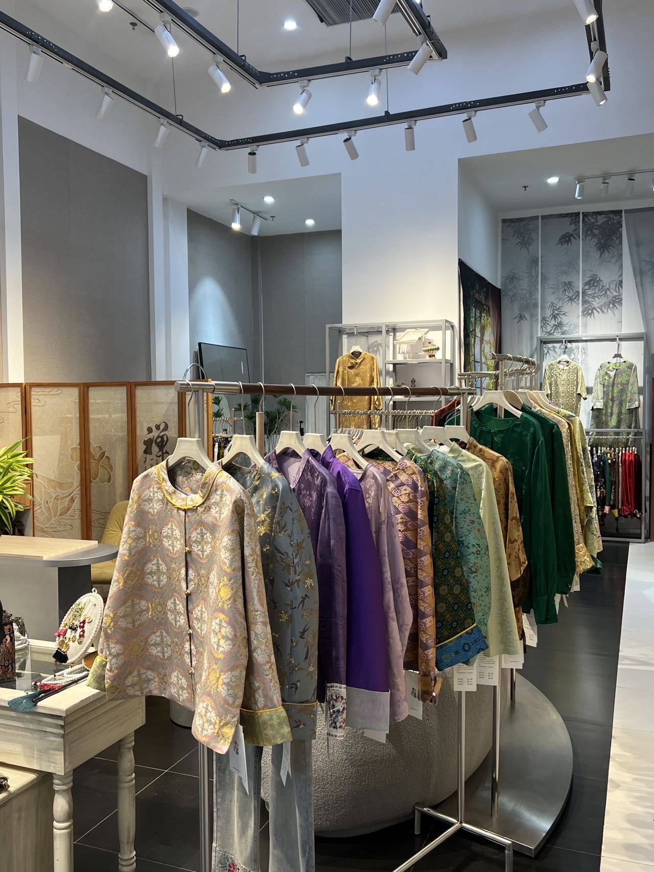 n各种超美的新中式风格衣服,
半身裙,外套,内搭,棉服