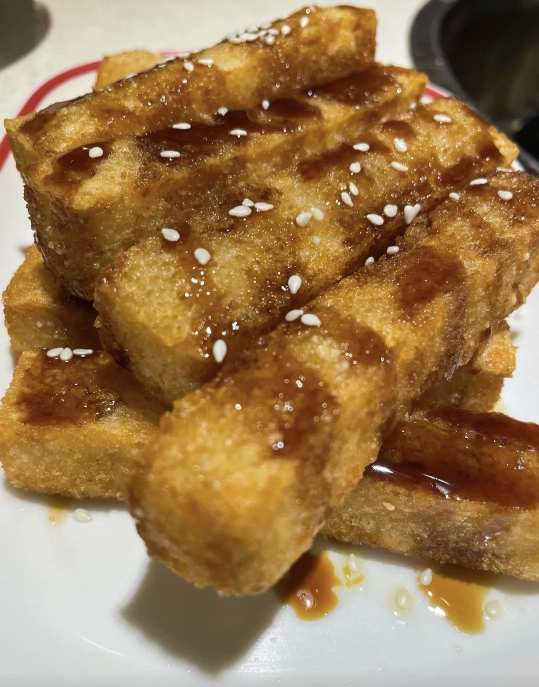 红糖糍粑炸得稍脆,口感层次丰富