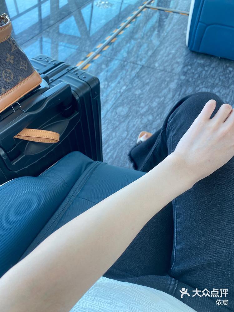 手臂做完脱毛后白了一个度