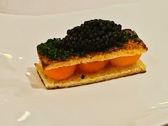 有机蛋黄吐司鱼子酱和香草-Jean Georges