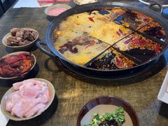 -渝嘴小老弟老火锅(华新村店)