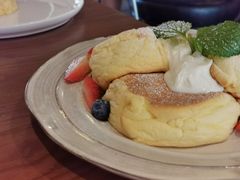 莓果奶油芝士舒芙蕾松饼-UPPER KITCHEN(延安路店)