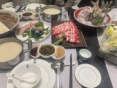 -红鼎豆捞·非遗鲍皇汤火锅(宝丰路店)