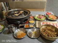 -围炉肉舍•炭烤活鳗•丹东海鲜烤肉(步行街店)