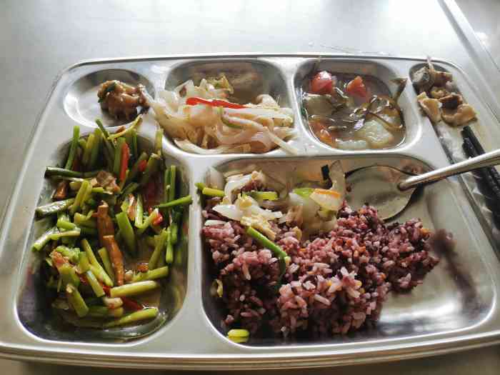 西南财经大学一粟堂-"[薄荷]环境: 食堂很大,基本不会出现没.