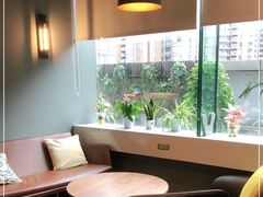 靠窗位-青山上品咖啡·日式法兰绒手冲(高岛屋百货店)