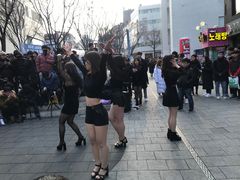-梨大女人街