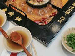 -老牌坊云南鱼豆花火锅(哈西万达店)