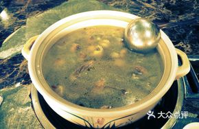 Songrong Pig's Trotter Chicken Soup