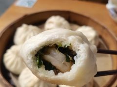 鲜虾韭菜三鲜包-草包包子铺(宽厚里店)