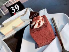 -UNI UNI(环亚凯瑟琳店)