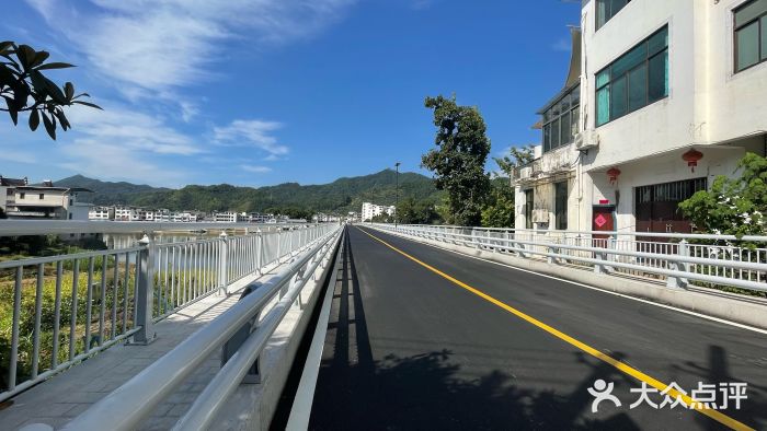 新安江山水画廊风景区图片
